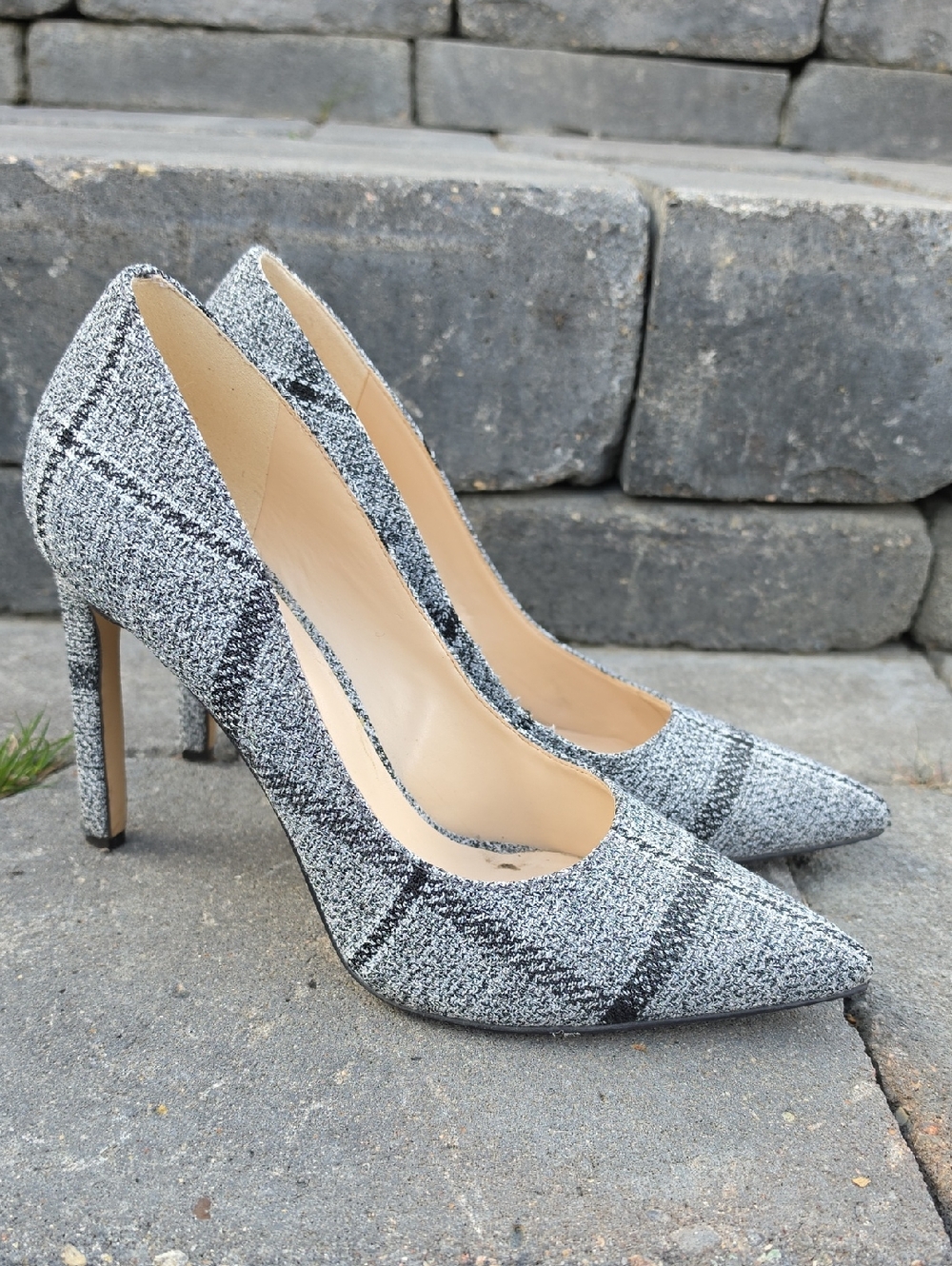 Classic Pointed-Toe Women's Pumps in Gray Plaid
